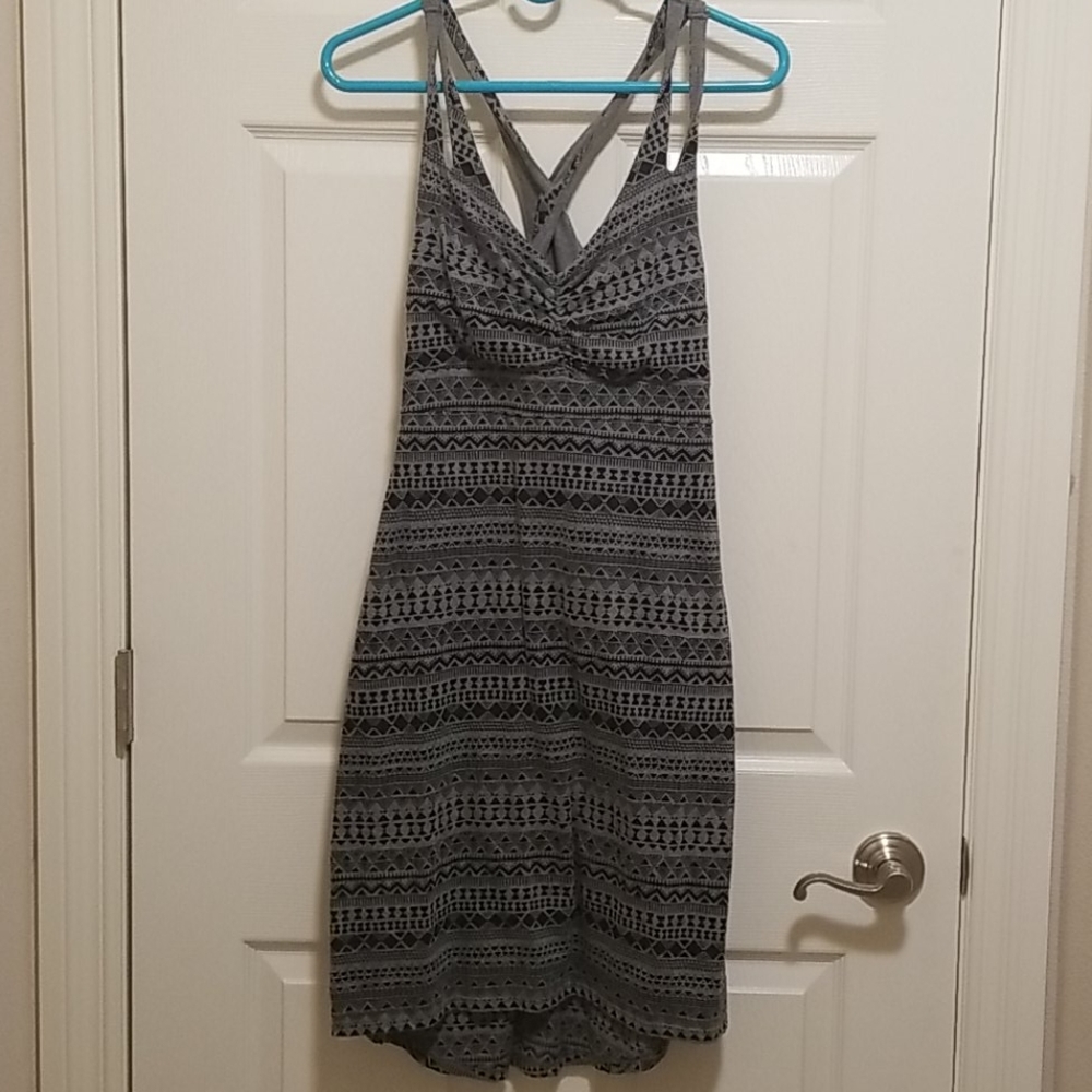 Black and gray pattern dress